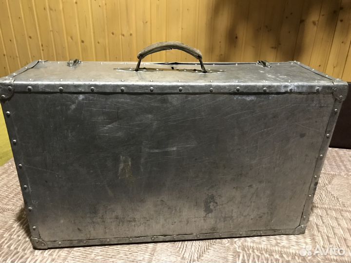 Чемодан старинный
