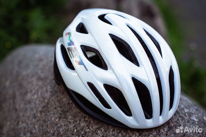 Шлем велосипедный Met Estro mips White Holographic