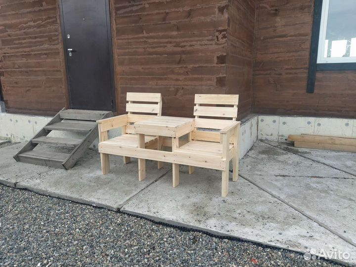 Скамейка со столиком