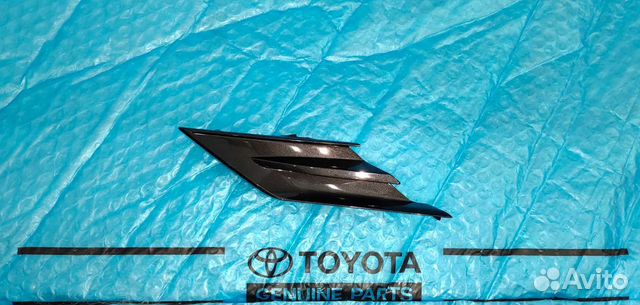 Молдинг решетки радиатора Камри 70 правый серый