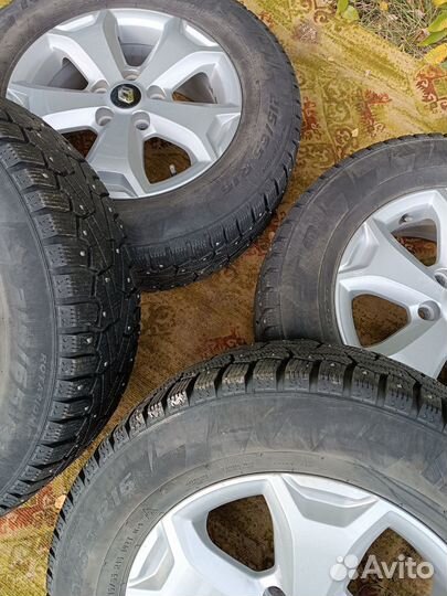 Pirelli Ice Zero 215/65 R16