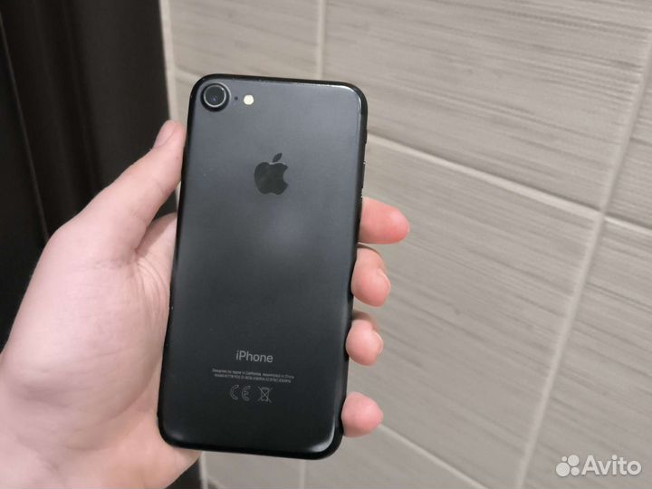 Телефон iPhone 7