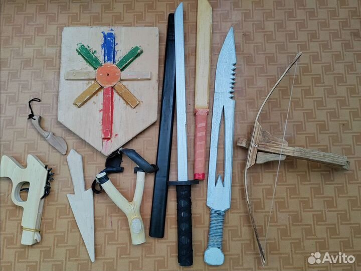 Деревянные игрушки пакетом, оружие