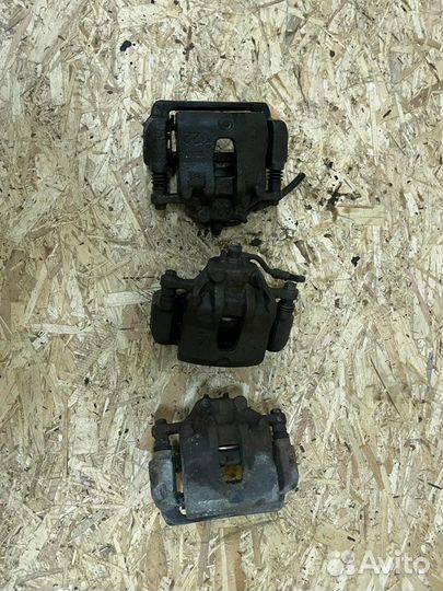 Суппорт тормозной правый левый Hyundai Solaris 1