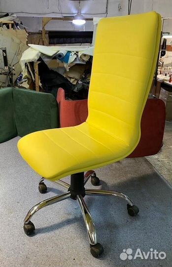 Офисное кресло
