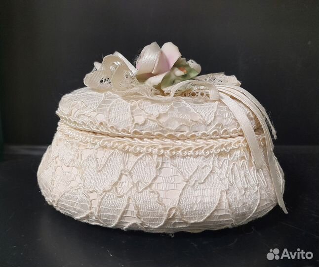 Шкатулка овальная, керамика кружево