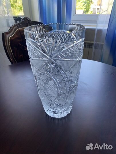 Большая хрустальная ваза для цветов