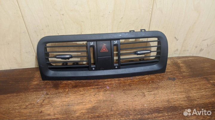 Центральный дефлектор Skoda Fabia 2 (ящик 07)