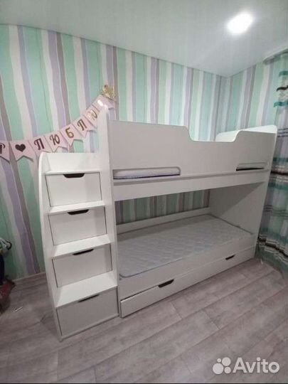 Двухъярусная кровать