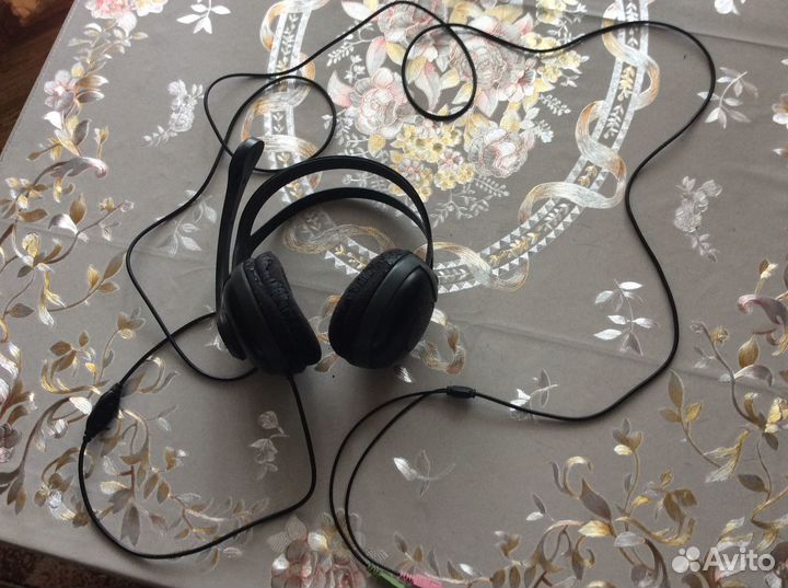 Наушники с микрофоном