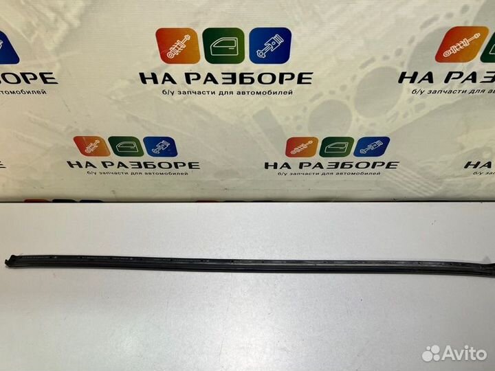 Уплотнительная резинка на дверь передняя левая Bmw