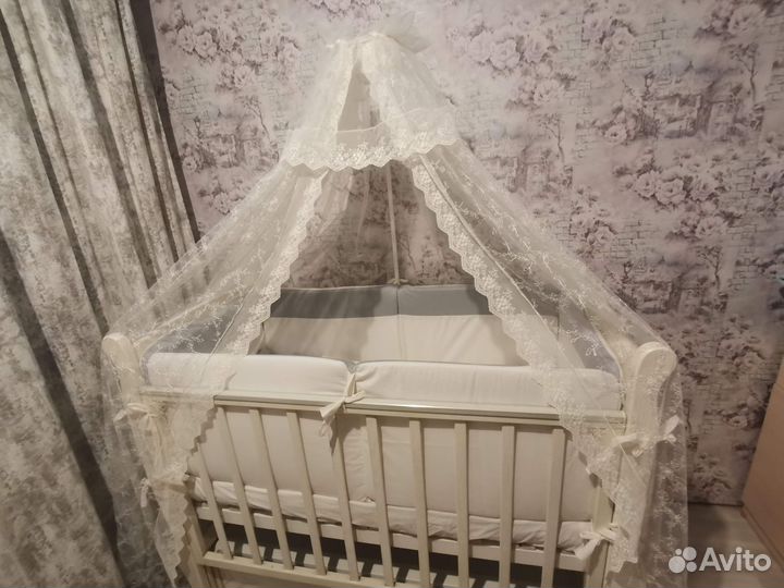 Кровать с маятником