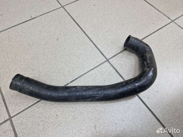 Патрубок радиатора нижний 811121051E Audi 80 B2