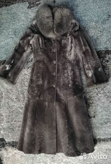 Мутоновая шуба, меховая шапка, сапоги зимние