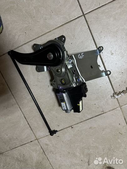 Механизм поднятия крышки багажника outlander 3