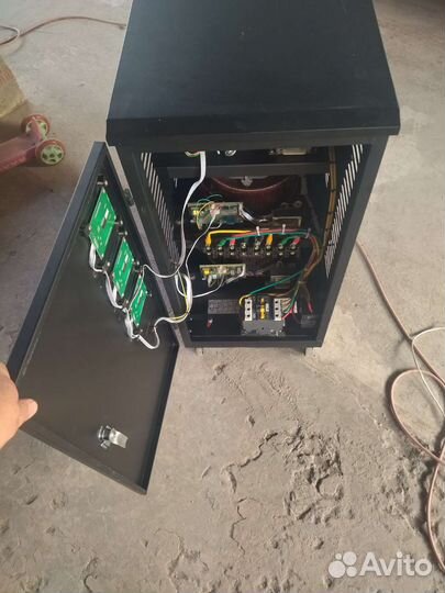 Стабилизатор Ресанта Асн-30000/3-эм трёхфазный