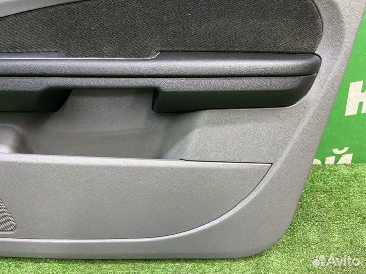 Обшивка двери передняя правая Ford Focus 2 shda