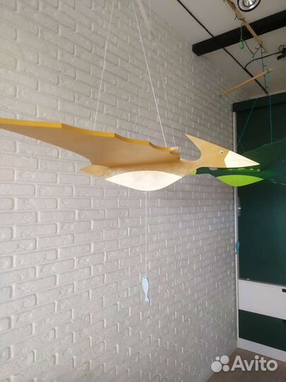 Птеродактиль машет крыльями