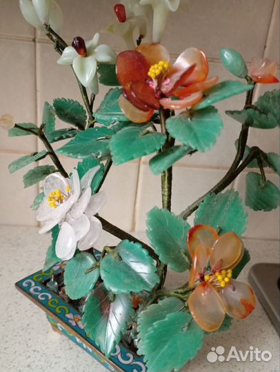 Дерево из натуральных камней