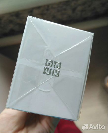 Новая парфюмерная вода Дживанши Gevenchy Франция