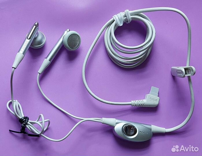 Проводные наушники