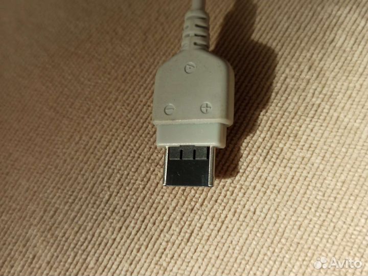 Комплект наушники и зарядка