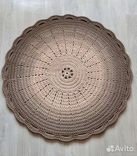 Коврик на пол вязаный