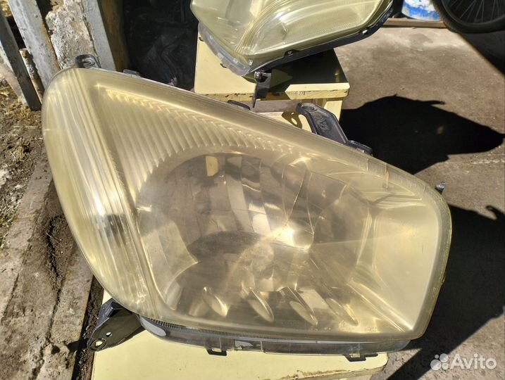 Фары на toyota Rav 4