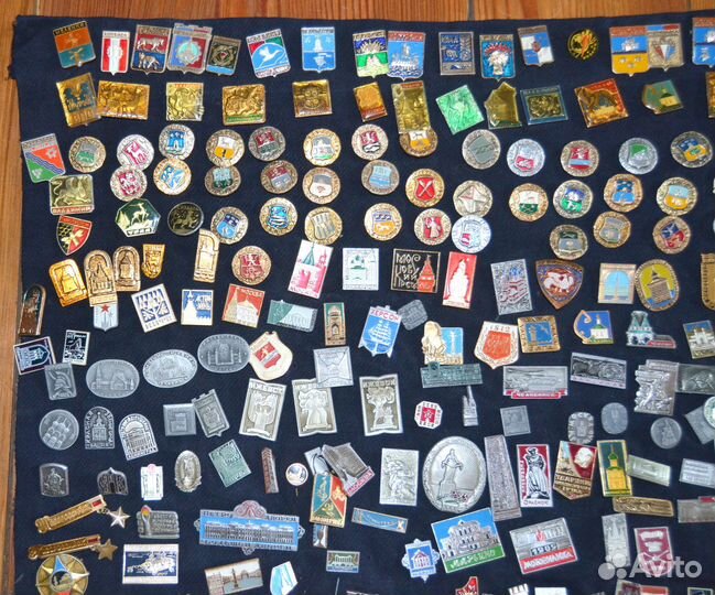 Большая коллекция значков