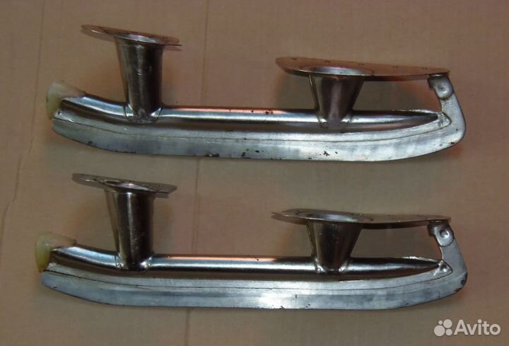 Коньки лыжи и палки производства СССР