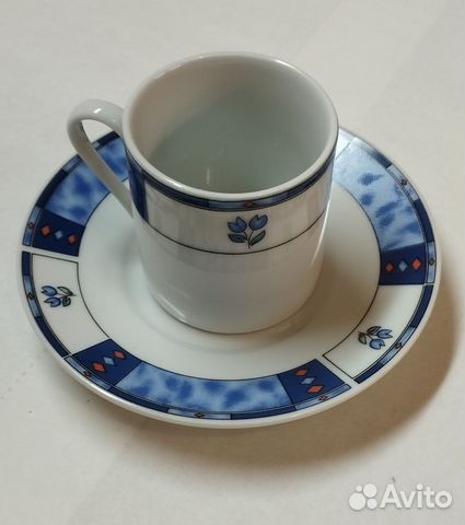 Посуда: кофейная пара, разделочная доска, кружки