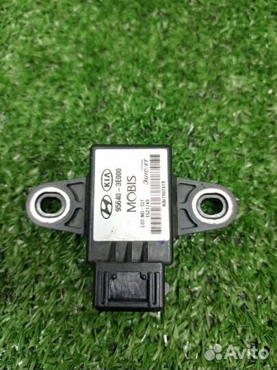 Датчик ускорения Kia Sorento SUV 2.5 D4CB 2009