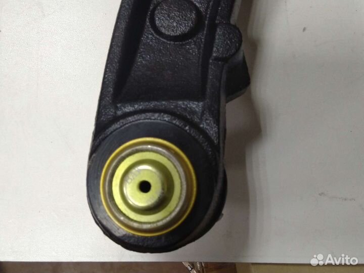 Chrysler Voyager (2001-2007) рычаг передний правый