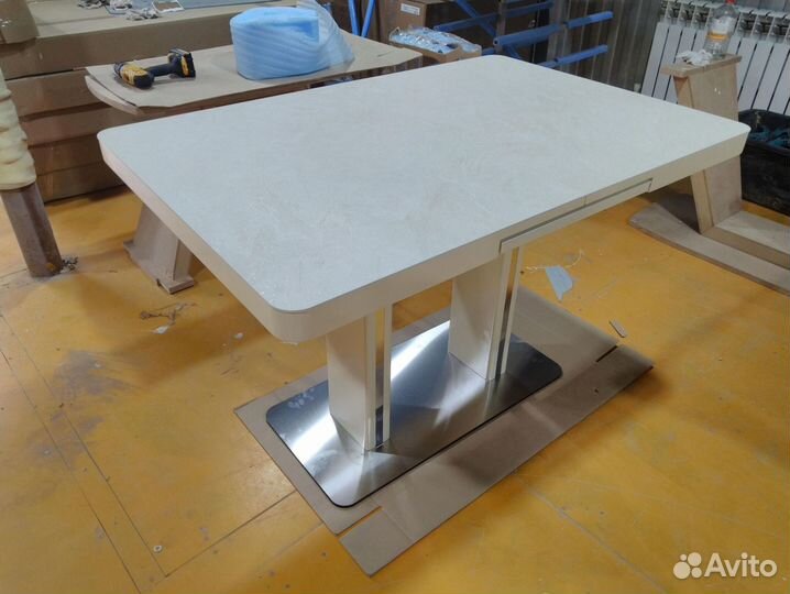 Стол обеденный