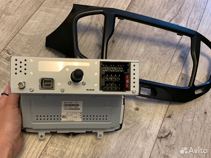 Штатная магнитола Лада Веста с рамкой