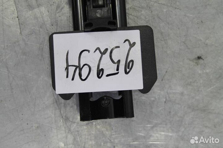 Механизм регулировки ремня безопасности Audi A6(C