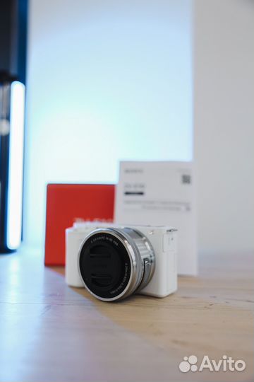 Sony zv e10 kit 16 50mm white