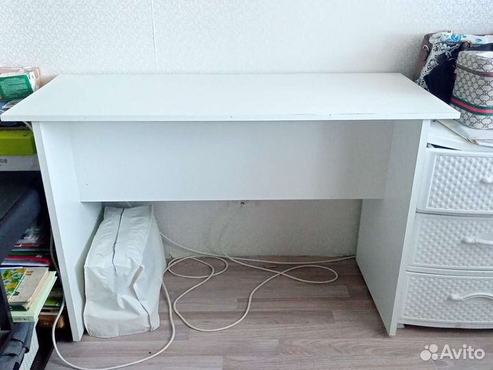 Маникюрный стол бу