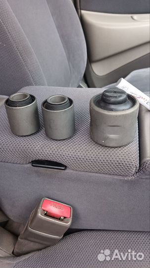 Сайлентблоки передних рычагов Nissan