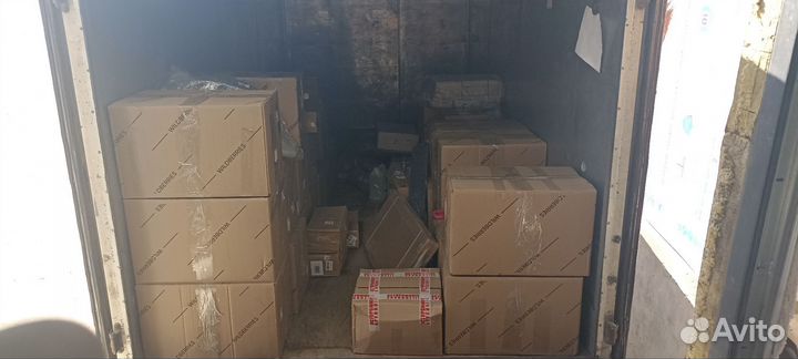 Грузчик в паре с водителем