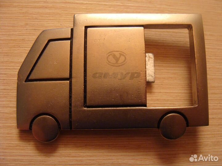 Продаю брелок Интурист СССР и значки