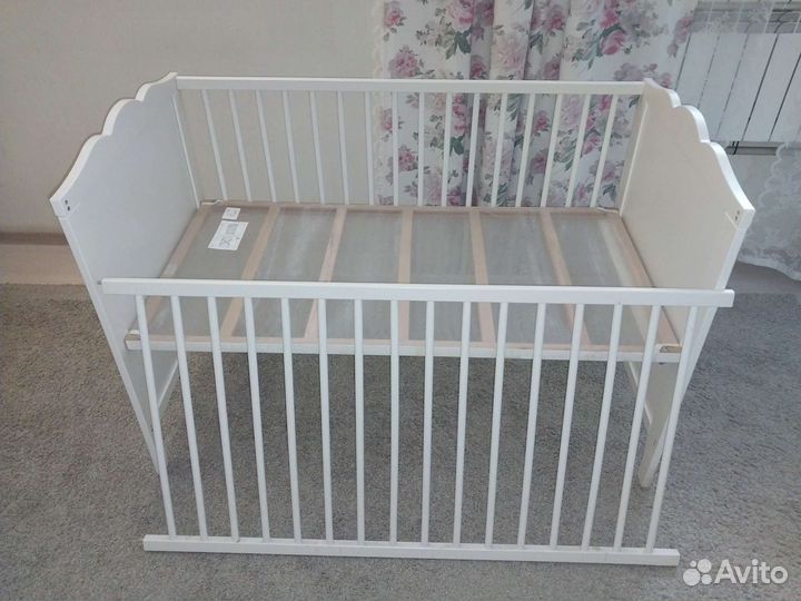 Белая детская кроватка Икеа Хенсвик, матрас, доска