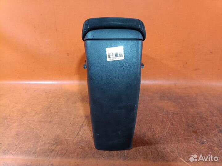 Подлокотник передний Honda Civic FD3