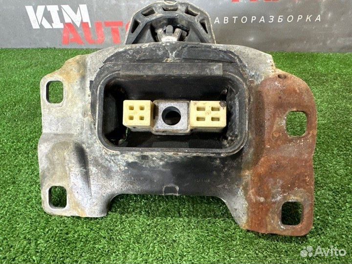 Подушка МКПП левая Ford Focus 3 седан 2.0L duratec