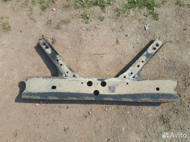 Балка кпп infiniti QX80 QX56 patrol