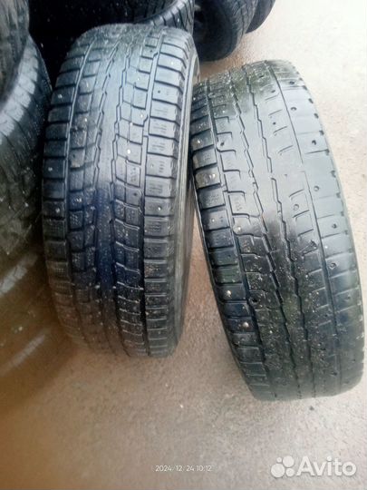 Dunlop SP Winter Ice 01 215/70 R16