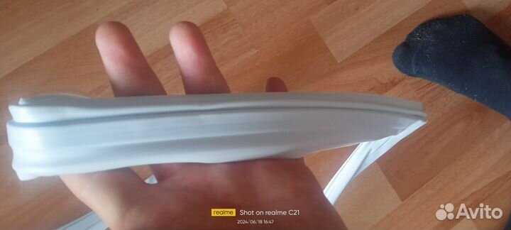 Уплотнитель двери холодильника