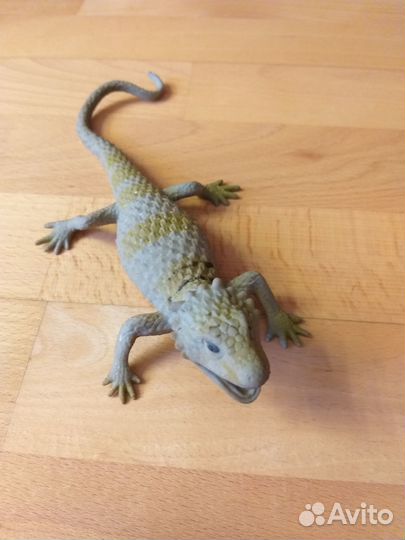 Набор игрушек (акулы,змеи,ящерицы,птицы,дракон)