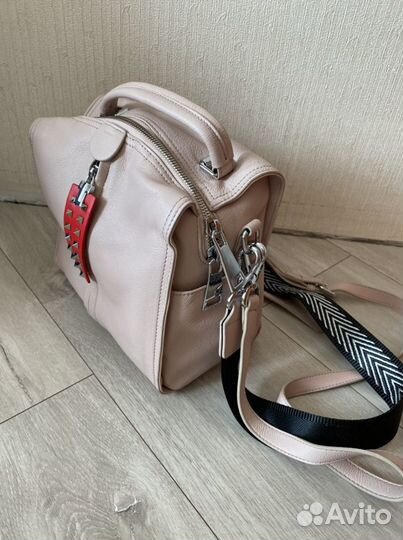 Сумка светлая натуральная кожа новая