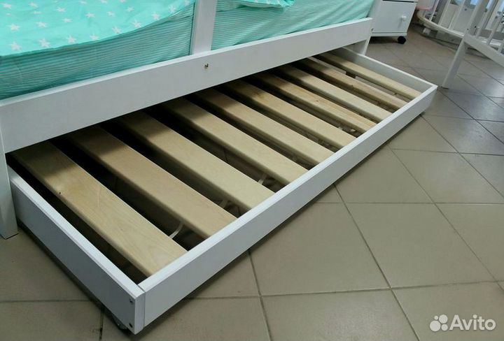 Кровать детская из массива березы